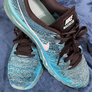 Women’s Nike Flyknit Max Aqua - Size 10 - 274